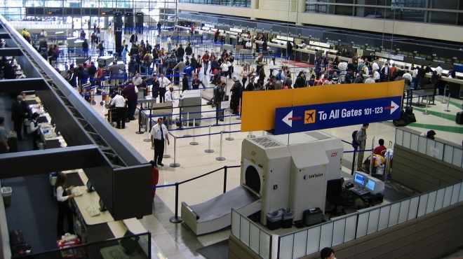  المتهم بإطلاق النار في مطار لوس أنجلوس يواجه عقوبة الإعدام 