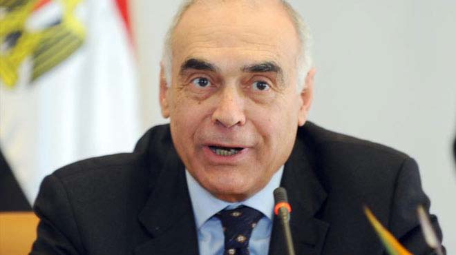  وزيرالخارجية يعود للقاهرة بعد مشاركته في مؤتمر أصدقاء سوريا بإيطاليا