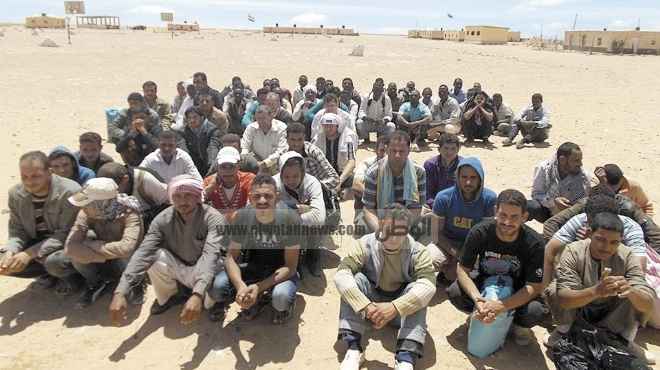 عاجل| ضبط 100 متسلل حاولوا الهرب إلى ليبيا بينهم محكوم عليه بالإعدام في 