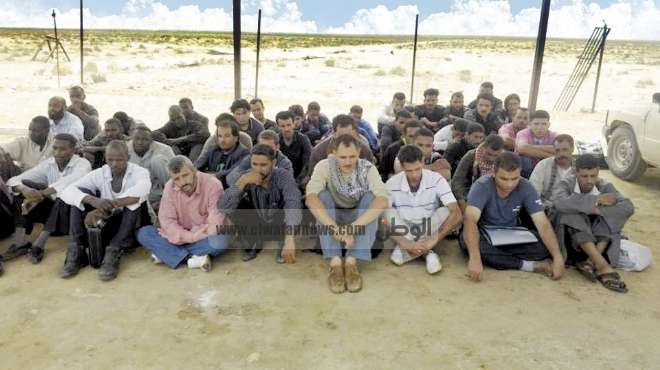 الكتيبة 71 حرس الحدود بليبيا تضبط 102 مهاجر غير شرعي من الشباب المصري 