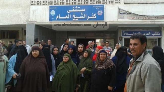 إضراب العمال المؤقتين بمستشفى كفرالشيخ العام للمطالبة بالتثبيت