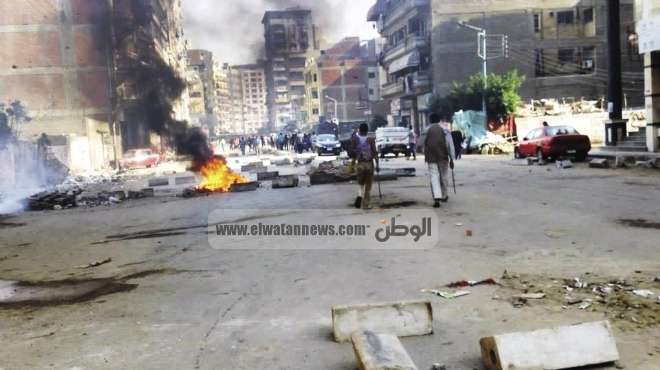 الإخوان يقطعون شارع أحمد عصمت بالإطارات المحترقة في عين شمس الوطن