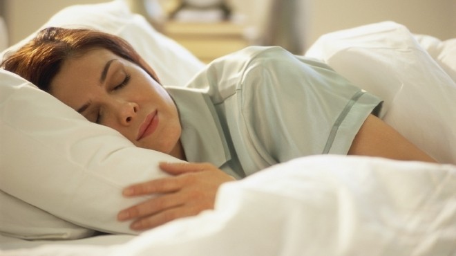 دراسة أمريكية تكشف الإعجاز العلمي في السنة النبوية بالنوم على الشق الأيمن 