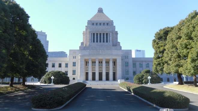  عضو في برلمان اليابان يكسر الأعراف ويقحم الإمبراطور في السياسة 