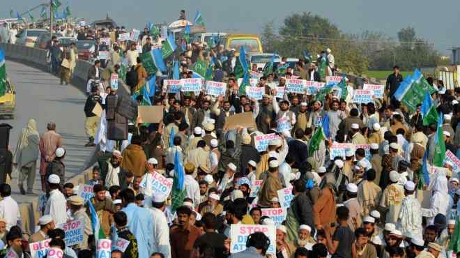 احتجاجات على مقتل زوجين مسيحيين بتهمة تدنيس القرآن في باكستان