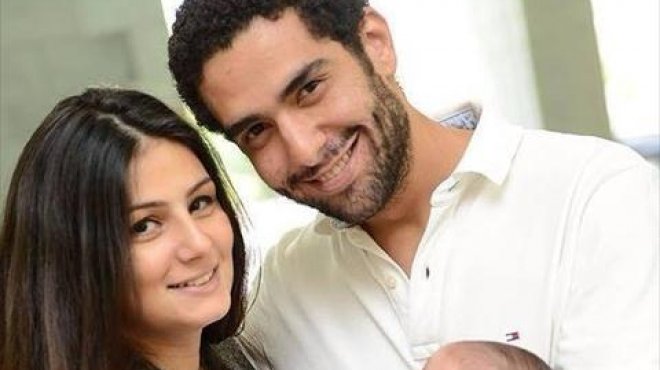  محمد كيلاني ينشر صورة زوجته وابنه 