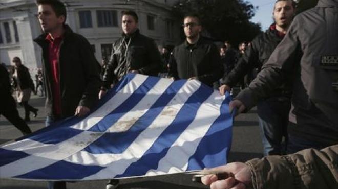 رئيس الوزراء اليوناني يعد بنمو سريع وخفض الضرائب وتوفير وظائف