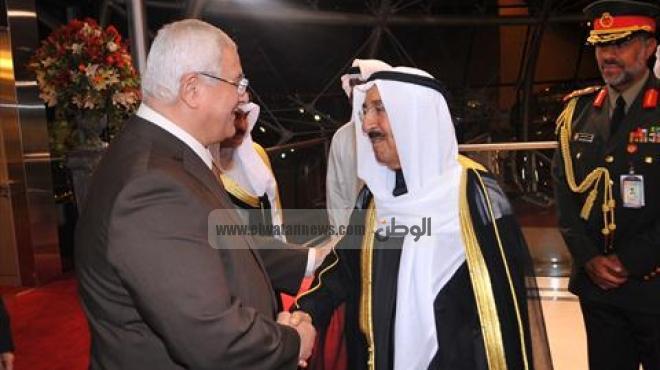 الرئيس منصور يصل الكويت للمشاركة في القمة العربية الإفريقية