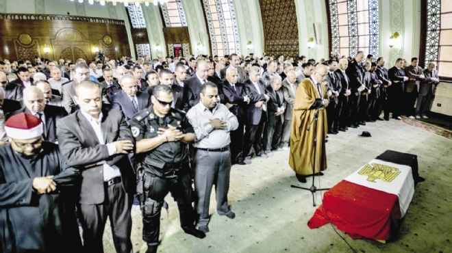 جنازة مهيبة لشهيد الأمن الوطنى.. ووالدته تصرخ فى وزير الداخلية: «عايزة تار ابنى»