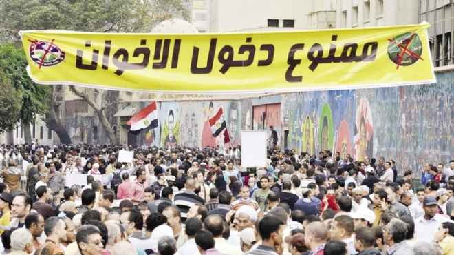  توافد عشرات المتظاهرين على ميدان التحرير وشارع محمد محمود 