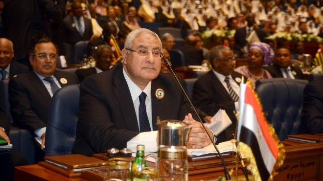 الرئيس منصور و«الصباح» يتقدمان رؤساء وزعماء العرب وأفريقيا فى قمة «الكويت»