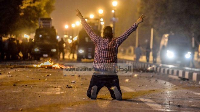 عاجل| الشرطة تطارد المتظاهرين بشارع صبري أبو علم ومنطقة البورصة بوسط البلد