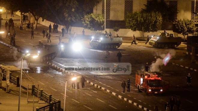 قوات الشرطة تخلي ميدان التحرير بعد تزايد الاشتباكات والتحرش