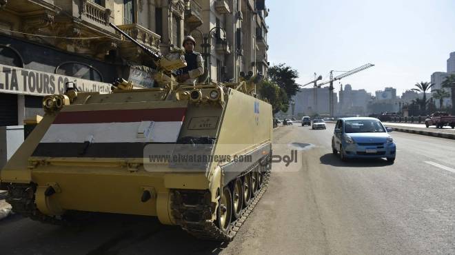 قوات الجيش تفتح ميدان التحرير أمام حركة مرور السيارات