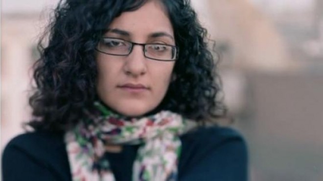 بالفيديو | منى سيف قبل القبض عليها بدقائق: نرفض المحاكمات العسكرية للمدنيين