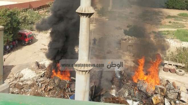  حريق بمخلفات مخازن شركة المقاولون العرب في المنيب