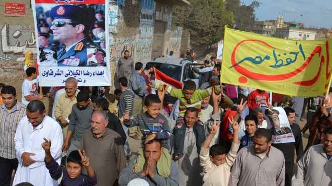  مسيرة لأهالي قرية في الغربية لتأييد الجيش والشرطة والدستور ضد الإرهاب 