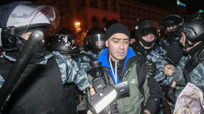  بالصور| الشرطة الأوكرانية تفض بالقوة مظاهرة مناهضة للرئيس في العاصمة كييف 