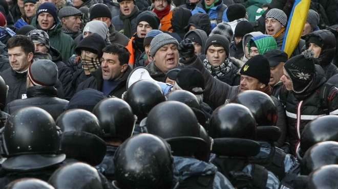 الشرطة الأوكرانية: مقتل 9 أشخاص في اشتباكات وسط العاصمة 