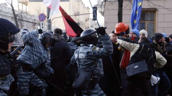 أمريكي يكشف تعرضه للضرب الشديد على يد الشرطة الأوكرانية
