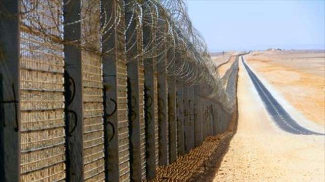 إسرائيل تعلن انتهاء بناء «الجدار العازل» مع مصر
