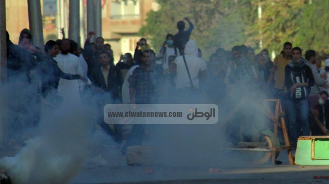  حالات اختناق بين موظفي الجامعة بعد اشتباكات الأمن وطلاب الإخوان