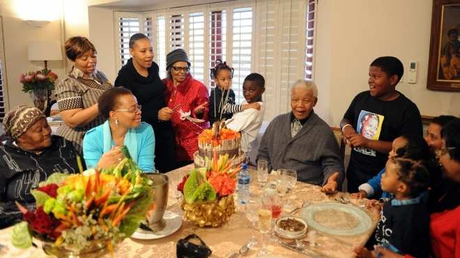خلاف جديد بين أفراد عائلة مانديلا على مقابر العائلة