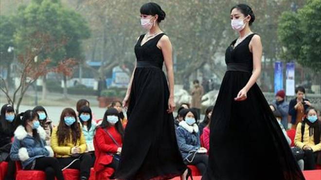 بالصور| عارضات أزياء بالصين يرتدين 