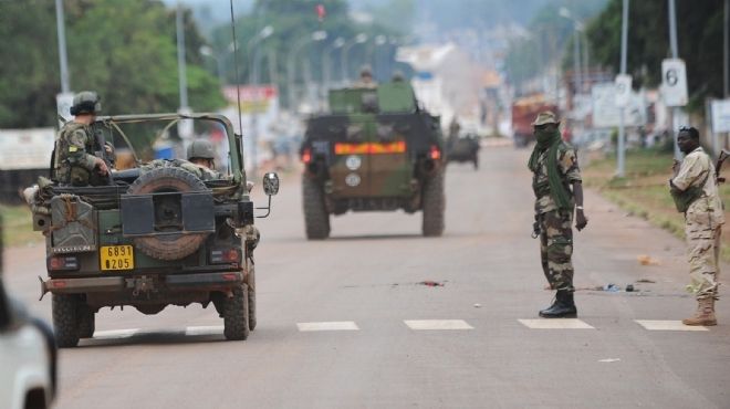 فرنسا تواصل العمليات العسكرية فى أفريقيا الوسطى واكتشاف ترسانة أسلحة فى منزل وزير الداخلية