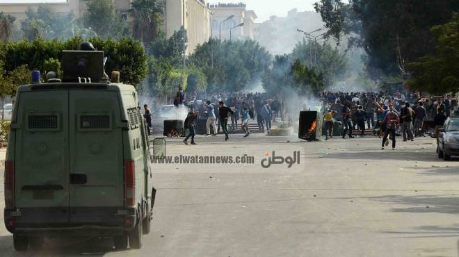 قوات الأمن تتجه لطلاب الإخوان بشارع المخيم الدائم لفتح الطريق وإعادتهم لـ