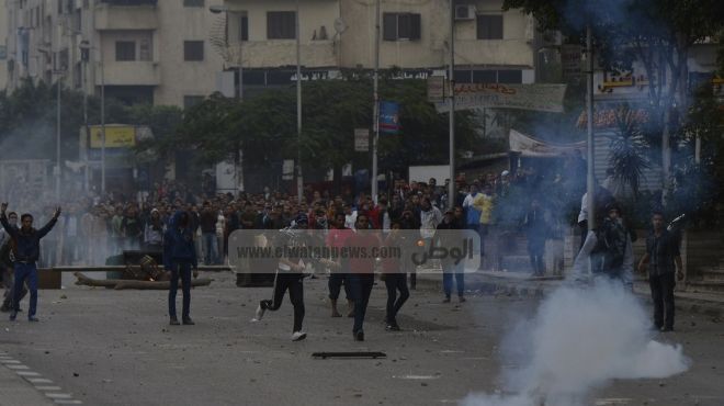  عاجل| الأهالي يحاولون اقتحام المدينة الجامعية بالمهندسين بعد اختباء الإخوان داخلها