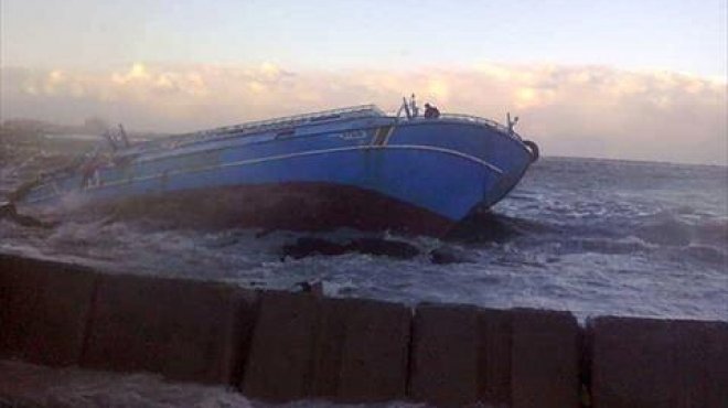 وزير النقل يشكل لجنة فنية لمعرفة أسباب غرق السفينة 