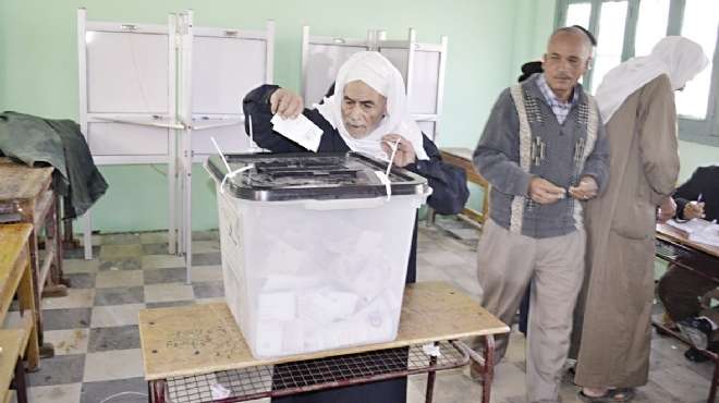  مجدي حسين: المشاركة في الاستفتاء 
