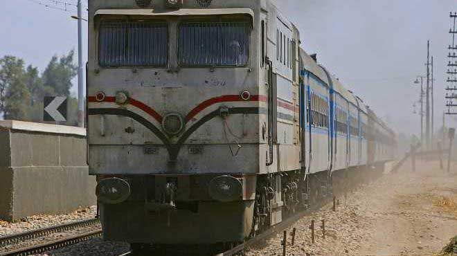  نجاة عشرات المواطنين من الموت بعد انفصال عربتين بقطار بضائع بكوم حمادة 