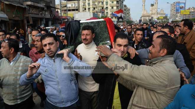 أهالي المنصورة يؤدون صلاة الجنازة على شهداء تفجير مديرية الأمن