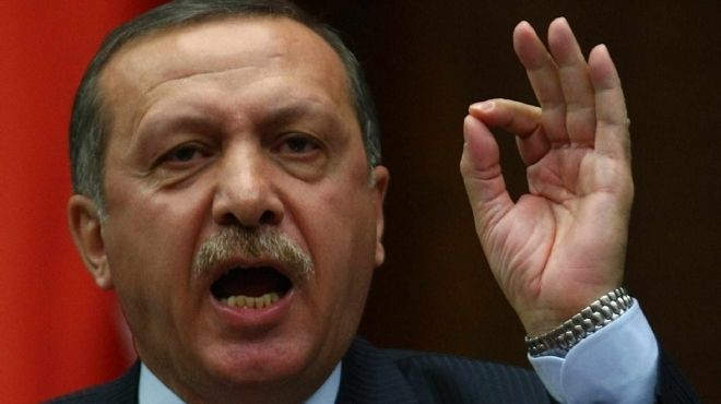 صحيفة إسبانية: أردوغان يدمر موازين الديمقراطية في بلاده