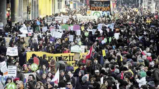  احتجاجات فى تركيا تنديدا بحكم إعدام 528 عضوا بجماعة الإخوان الإرهابية 