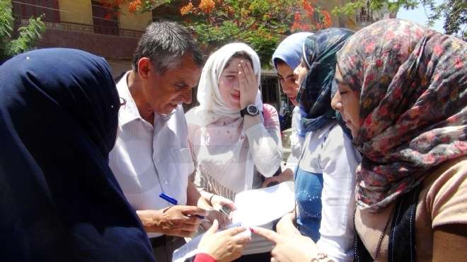  إلغاء امتحان لطالبتين بالثانوية العامة بعد ضبط تليفونات محمولة بحوزتهما في بورسعيد 