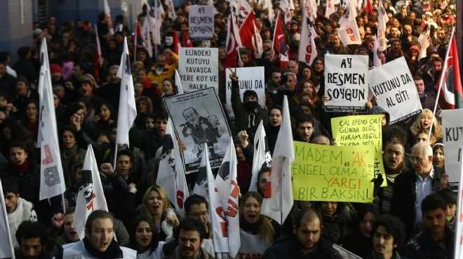 البرلمان التركى يستجوب «أردوغان» بتهمة الفساد.. وأنباء عن هروب نجله