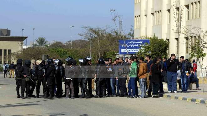 الداخلية: القبض على 15 طالبة بجامعة الأزهر بتهمة الاعتداء على الشرطة