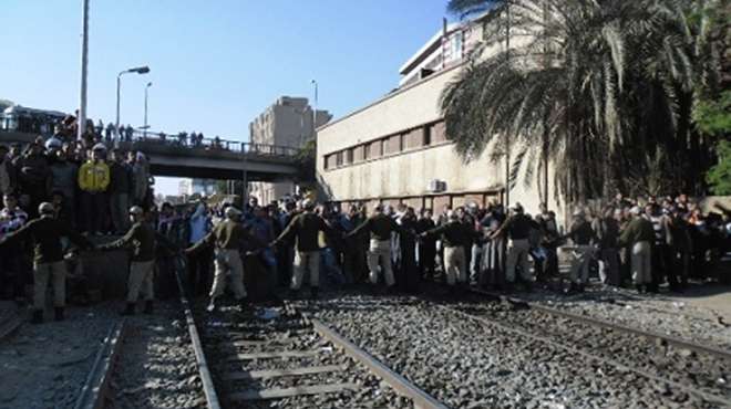 قطع شريط سكة حديد القاهرة الإسكندرية 40 دقيقة احتجاجا علي انقطاع الكهرباء