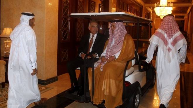 «مرسى» يدعو أمير قطر رسمياً لزيارة القاهرة.. و«حمد»: سنقدم قريباً حزمة استثمارات ضخمة