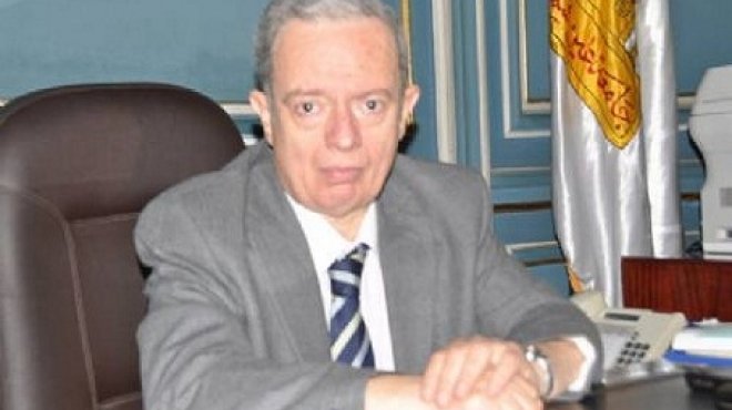 رئيس جامعة عين شمس يصدر قرارا بتعيين وكلاء كلية الآداب