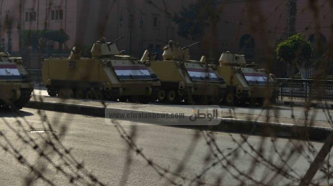 بالفيديو| الجيش يغلق ميدان التحرير تزامنا مع محاكمة المعزول