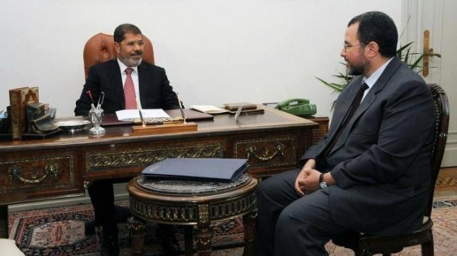 مرسي يلتقي قنديل ووزير الداخلية لمناقشة الوضع في 