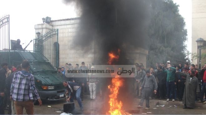 حبس 5 من عناصر الإخوان 15 يوما لإشعالهم النار في مدرعة شرطة بالزقازيق