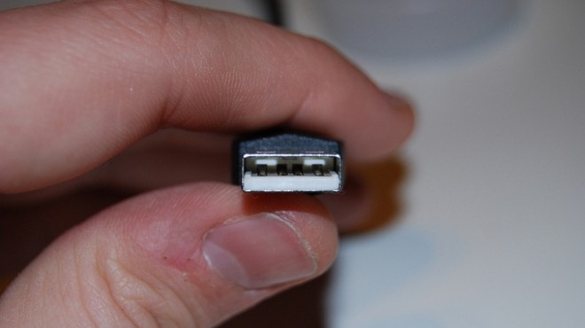 ماذا تفعل إذا لم يتعرف جهاز الكمبيوتر علي ناقل البيانات USB ؟ 