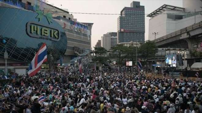 الشرطة التايلاندية تخلي مواقع احتلها متظاهرون في 