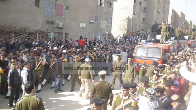  الأهالي يودعون شهداء الشرطة ببني سويف في جنازة عسكرية مهيبة: 