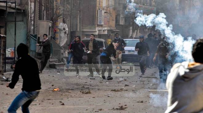  الأمن يطلق قنابل الغاز على المتظاهرين بشارع البطل أحمد عبد العزيز 